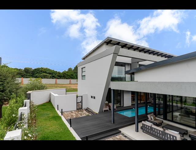 4 BEDROOM FREESTANDING FOR SALE IN HELDERFONTEIN ESTATE